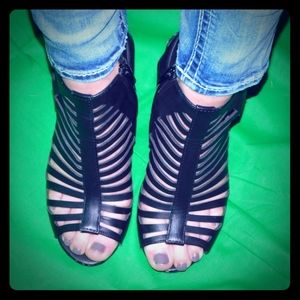 Black Caged Sandles